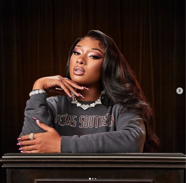 トリーに発砲されたと主張したミーガン・ジー・スタリオン（画像は『Megan Thee Stallion　2021年12月9日付Instagram「HOTTIES…」』のスクリーンショット）