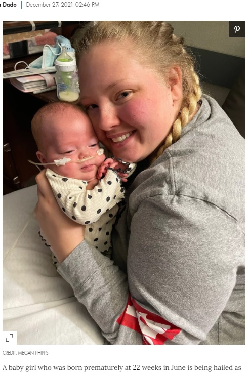 2つの子宮それぞれで妊娠した女性（画像は『People.com　2021年12月27日付「Woman with Double Uterus Gives Birth at 22 Weeks: Baby ‘Is a True Miracle’」（CREDIT: MEGAN PHIPPS）』のスクリーンショット）