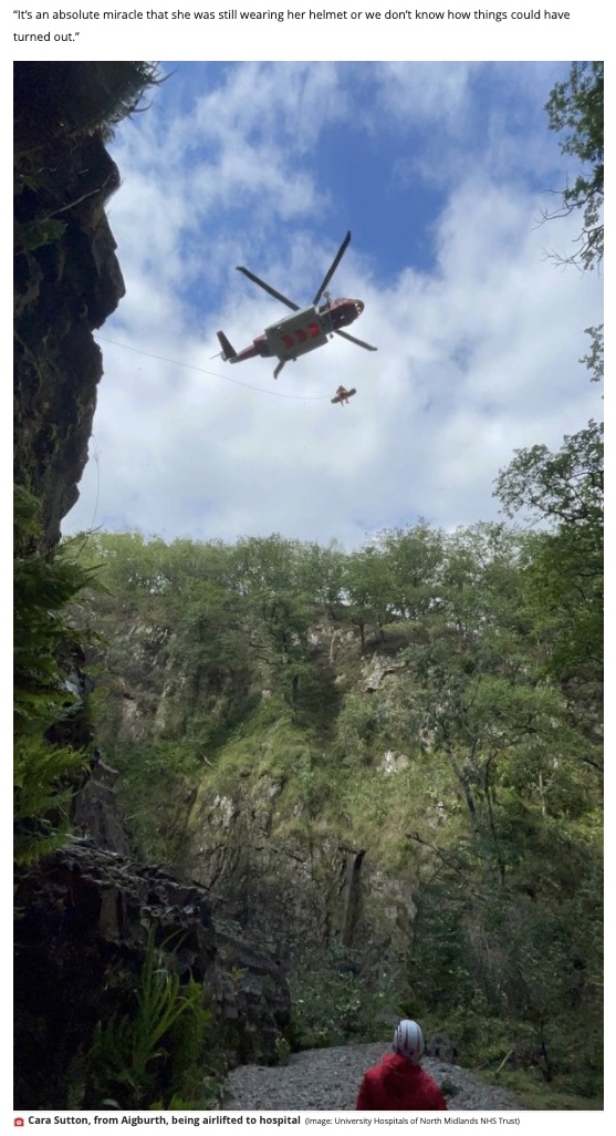 ドクターヘリで搬送されたカーラさん（画像は『Liverpool Echo　2022年1月21日付「Woman’s desperate words to boyfriend before horror waterfall plunge」（Image: University Hospitals of North Midlands NHS Trust）』のスクリーンショット）