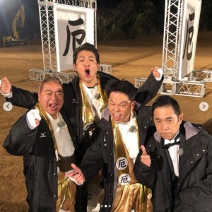 天竺鼠・瀬下、出川哲朗、ダイアン津田、岡村隆史『笑って年越したい！笑う大晦日』オフショット（画像は『瀬下 豊（天竺鼠）　2022年1月1日付Instagram「皆様。あけましておめでとうございます」』のスクリーンショット）