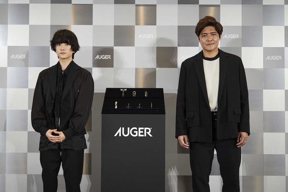 貝印「AUGER（R）メディア向け発表イベント」にて板垣李光人と大久保嘉人氏