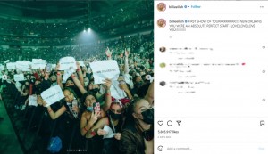 ツアー初日、ニューオーリンズのコンサートに集まった観客（画像は『BILLIE EILISH　2022年2月4日付Instagram「FIRST SHOW OF TOURRRRRRRRR!!!!」』のスクリーンショット）