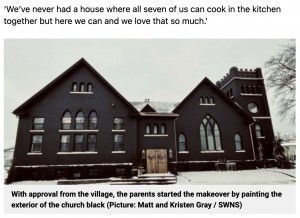 築120年の教会（画像は『Metro　2022年2月24日付「Family of seven transform 119-year-old church into gorgeous home complete with a slide」（Picture: Matt and Kristen Gray / SWNS）』のスクリーンショット）