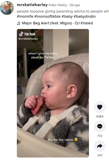 離乳食は赤ちゃん主導（BLW）で（画像は『Katie Harley　2022年2月13日付TikTok「people loooove giving parenting advice to people who didn’t ask」』のスクリーンショット）