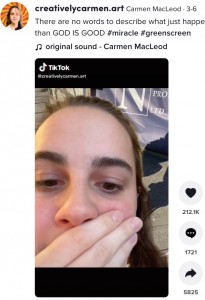 “エンジェル”との出会いを語りつつ感極まるカルメンさん（画像は『Carmen MacLeod　2022年3月6日付TikTok「There are no words to describe what just happened」』のスクリーンショット）