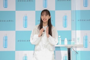 イベントでトークする井桁弘恵