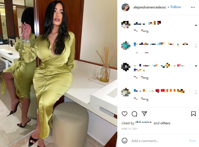 整形を繰り返してきたというアレハンドラさん（画像は『Alejandra Mercedes　2021年6月15日付Instagram』のスクリーンショット）