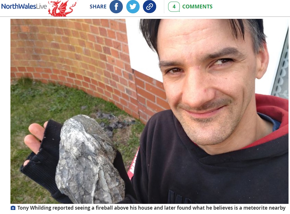 隕石の落下を間近で目撃した男性（画像は『North Wales Live　2022年3月6日付「Man tracks down ‘space rock’ after watching ‘huge fireball’ fly past his house」』のスクリーンショット）