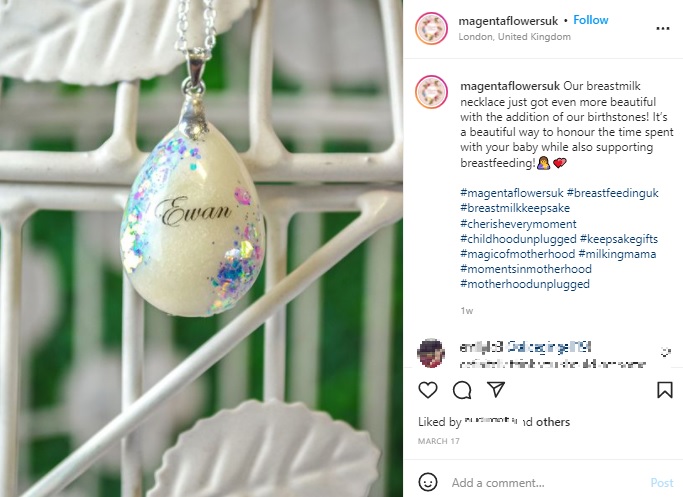 名入りの世界でたった一つの母乳ジュエリー（画像は『Wedding Flower Preservation　2022年3月17日付Instagram「Our breastmilk necklace just got even more beautiful」』のスクリーンショット）