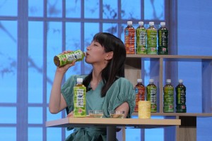 お手本となる吉岡里帆の飲み方