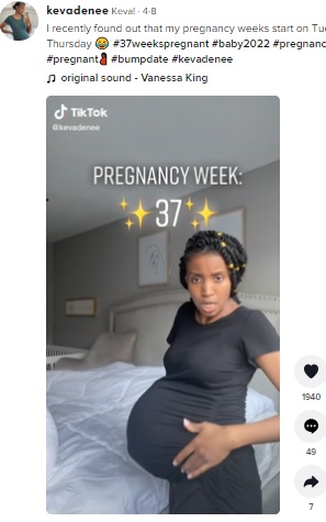 スイカのようなお腹を持つ妊婦（画像は『Keva!　2022年4月8日付TikTok「I recently found out that my pregnancy weeks start on Tuesday not Thursday」』のスクリーンショット）
