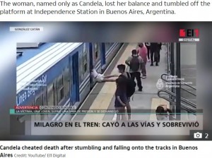 車両と車両の間に倒れるキャンデラさん（画像は『The Sun　2022年4月18日付「INCHES FROM DEATH Heart-stopping moment woman faints and tumbles off platform under moving train ― but miraculously survives」（Credit: YouTube/ El1 Digital）』のスクリーンショット）