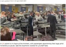 【海外発！Breaking News】保安検査に数時間待ちの列　スーツケースが散乱し大混乱の英マンチェスター空港＜動画あり＞