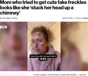 茶色い“シミ”　ができたアビーさんの顔（画像は『New York Post　2022年4月24日付「Mom who tried to get cute fake freckles looks like she ‘stuck her head up a chimney’」（Abby Grocott / SWNS）』のスクリーンショット）