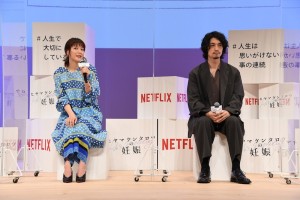 イベントでトークする上野樹里と斎藤工