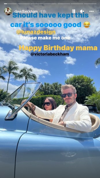 ジャガーのオープンカーに乗るデヴィッドとヴィクトリア（画像は『David Beckham　2022年4月17日付Instagram』のスクリーンショット）