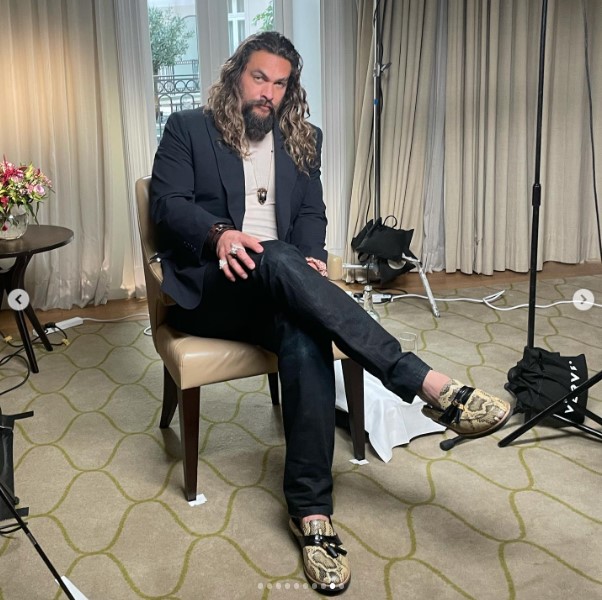 「私は決して他の文化を軽視していない」とジェイソン・モモア（画像は『Jason Momoa　2022年10月17日付Instagram「what a beautiful day with my DUNE ohana.」』のスクリーンショット）