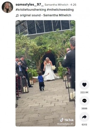 【海外発！Breaking News】結婚式で母親のウェディングドレス姿を見た2歳男児、その反応に「人生で最高の瞬間」（米）＜動画あり＞