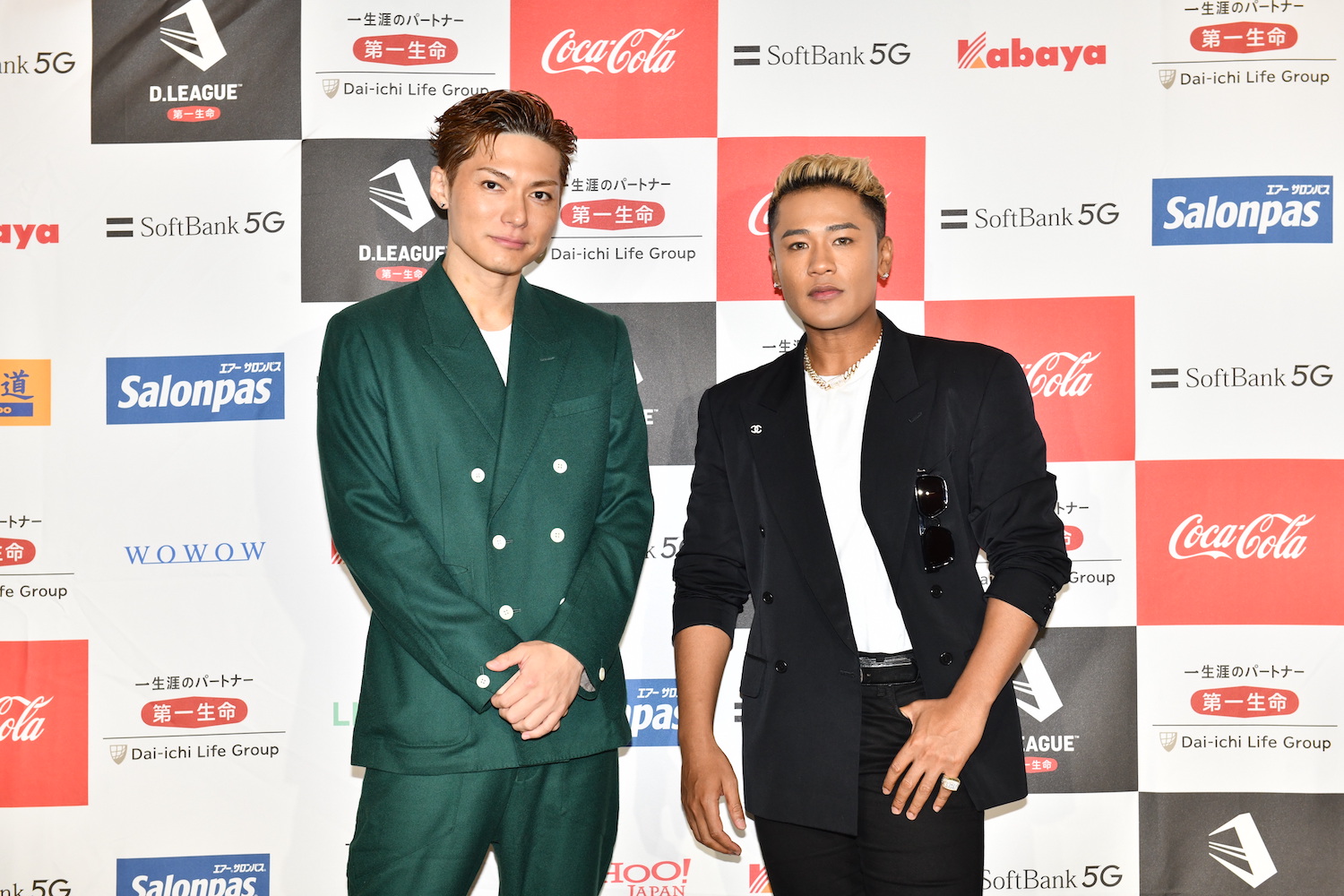 取材に応じたEXILE SHOKICHI（EXILE、EXILE THE SECOND）とCrazyBoyことELLY（三代目J SOUL BROTHERS from EXILE TRIBE）（C）D.LEAGUE21-22