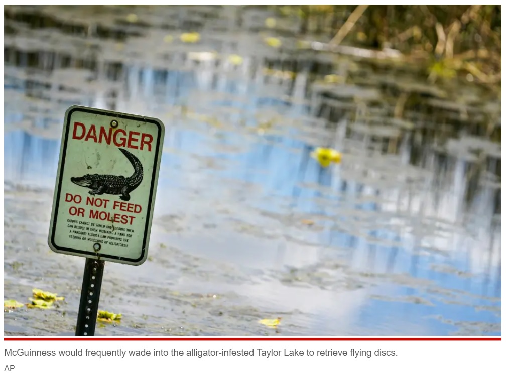 湖の周囲にはワニ出没を警告する看板が（画像は『New York Post　2022年6月10日付「Florida man hunting for flying discs in gator-filled lake found dismembered」（AP）』のスクリーンショット）