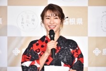 【エンタがビタミン♪】内山理名、温泉足湯レポで「正直に言っておかないと」　肌がつるつる「全身で入りたい」連発