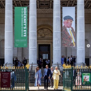 フィッツウィリアム美術館を訪れたウィリアム王子夫妻（画像は『The Fitzwilliam Museum　2022年6月23日付Instagram「＠dukeandduchessofcambridge leaving us this morning on their way ＠eachhospices ＠jimmyscambridge after viewing their first official portrait unveiled today.」』のスクリーンショット）