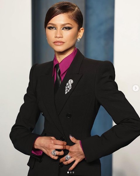 SNSに流出した妊娠説を否定したゼンデイヤ（画像は『Zendaya　2022年3月30日付Instagram「Vanity Fair 2022」』のスクリーンショット）