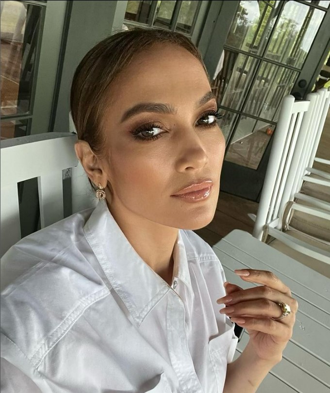 ストレスで追い詰められていたジェニファー・ロペス（画像は『Jennifer Lopez　2022年6月30日付Instagram「Happy hump day」』のスクリーンショット）
