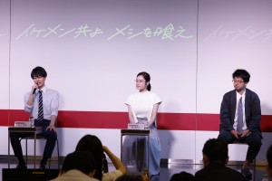 記者会見にて井上祐貴、筧美和子、山本博紀プロデューサー（テレビ大阪）