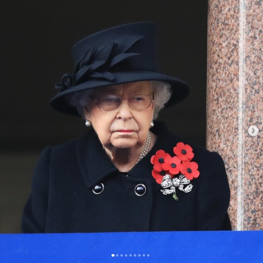 追悼メッセージを公開したエリザベス女王（画像は『The Royal Family　2020年11月9日付Instagram「“May the memory of their sacrifice and bravery remain with us always.”」』のスクリーンショット）