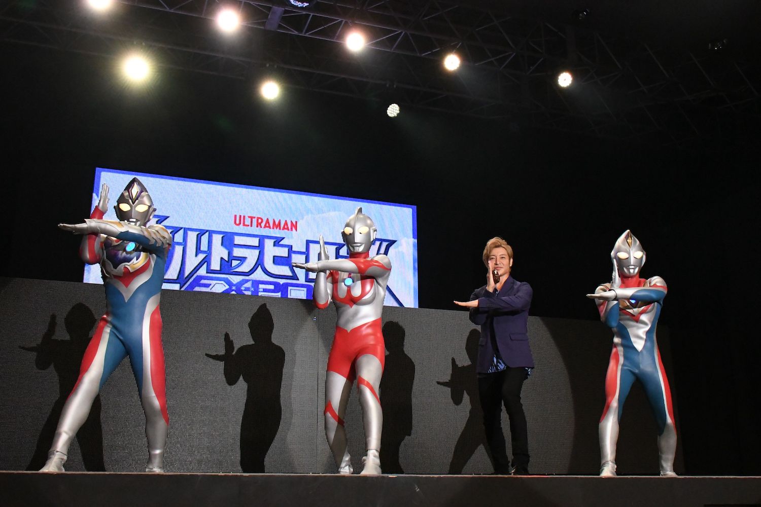 『ウルトラヒーローズEXPO 2022 サマーフェスティバル IN 池袋・サンシャインシティ』オープニングセレモニーに登場したつるの剛士