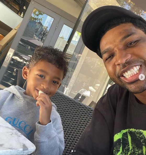 愛息プリンスくんを溺愛するトリスタン（画像は『Tristan Thompson　2022年6月21日付Instagram「happy Father’s Day」』のスクリーンショット）