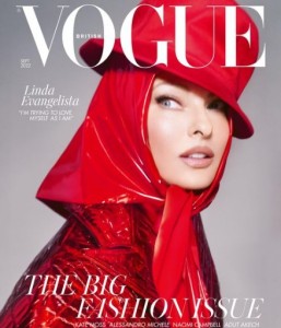 英版『VOGUE』の表紙を飾ったリンダ（画像は『Linda Evangelista　2022年8月19日付Instagram「In front of the camera or far from its gaze,」』のスクリーンショット）