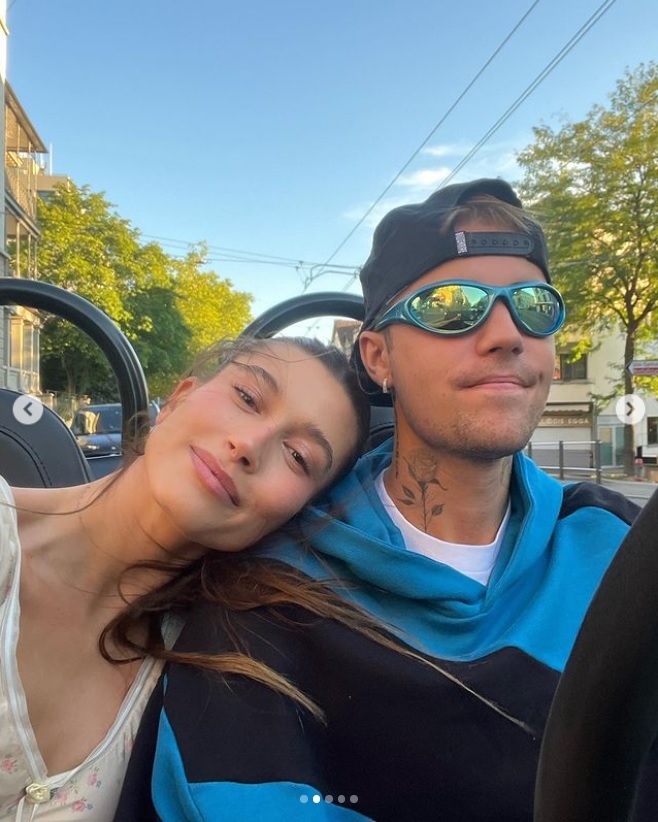 今月に結婚4年目を迎えたヘイリー＆ジャスティン・ビーバー（画像は『Hailey Rhode Baldwin Bieber　2022年9月13日付Instagram「4 years married to you.」』のスクリーンショット）