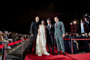 釜山映画祭にて窪田正孝、安藤サクラ、妻夫木聡、石川慶監督　（C）Busan International Film Festival