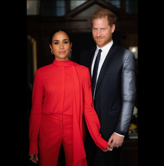 3日に公開されていたヘンリー王子夫妻のポートレート（画像は『Misan Harriman　2022年10月3日付Instagram「The Duke ＆ Duchess of Sussex moments before attending the opening ceremony of ＠OneYoungWorld last month.」』のスクリーンショット）