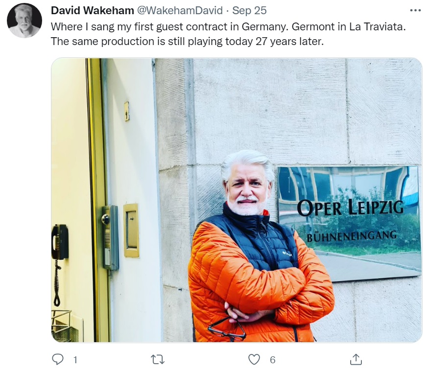 のちに投稿を削除したデイヴィッドさん（画像は『David Wakeham　2022年9月25日付Twitter「Where I sang my first guest contract in Germany.」』のスクリーンショット）