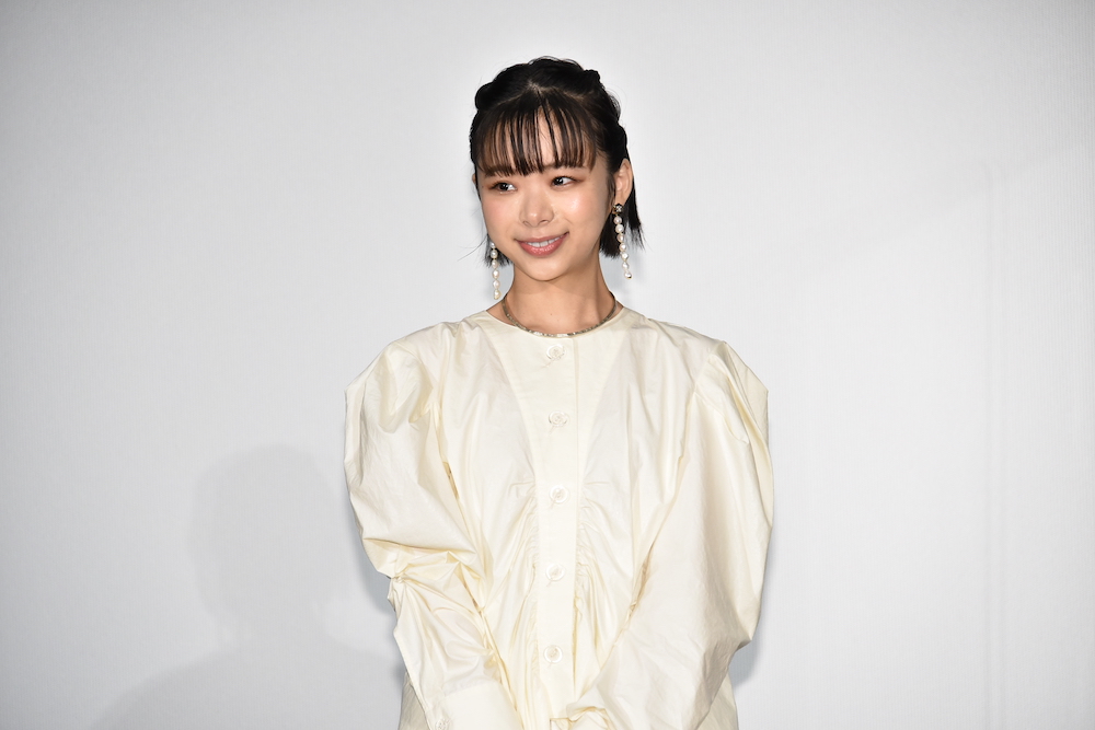 今でも芸能界で生き続ける元・子役タレント・鈴役の趣里（C）2022『もっと超越した所へ。』製作委員会