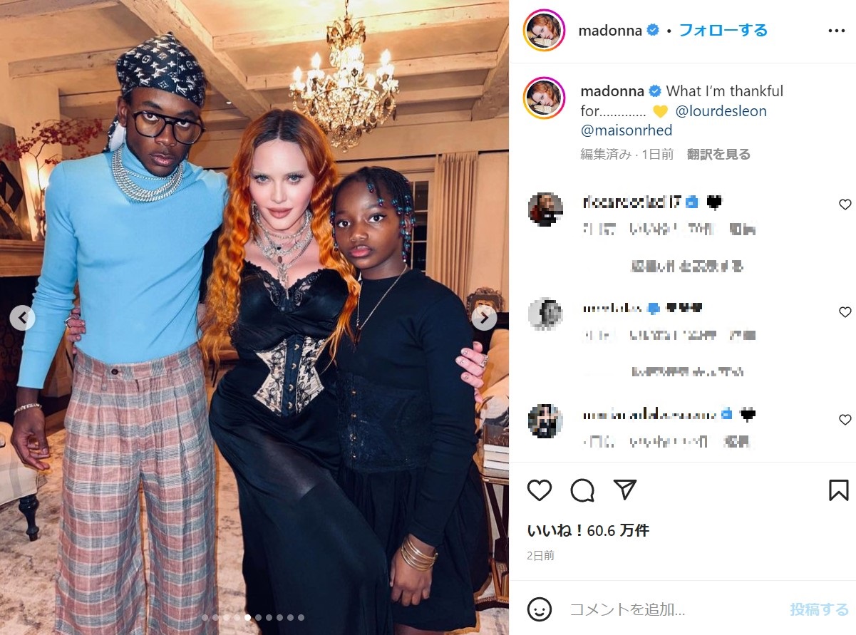 デヴィッドさんとマドンナ、双子の1人（画像は『Madonna　2022年11月26日付Instagram「What I’m thankful for…………」』のスクリーンショット）