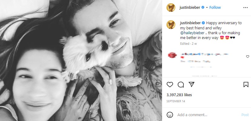 今年の結婚記念日に公開したモノクロームショット（画像は『Justin Bieber　2022年9月14日付Instagram「Happy anniversary to my best friend and wifey ＠haileybieber」』のスクリーンショット）