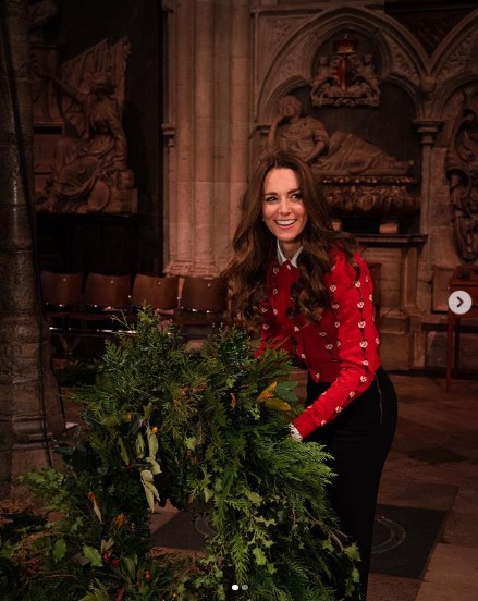 昨年、クリスマス・キャロル礼拝の準備をするキャサリン妃（当時）（画像は『The Prince and Princess of Wales　2021年12月22日付Instagram「I’m so excited to be hosting Together at Christmas here at Westminster Abbey」』のスクリーンショット）