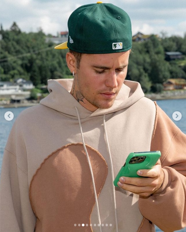 ジャスティン・ビーバー「使用を許可していない」と激怒（画像は『Justin Bieber　2022年8月8日付Instagram「Lil vibes from norway.」』のスクリーンショット）