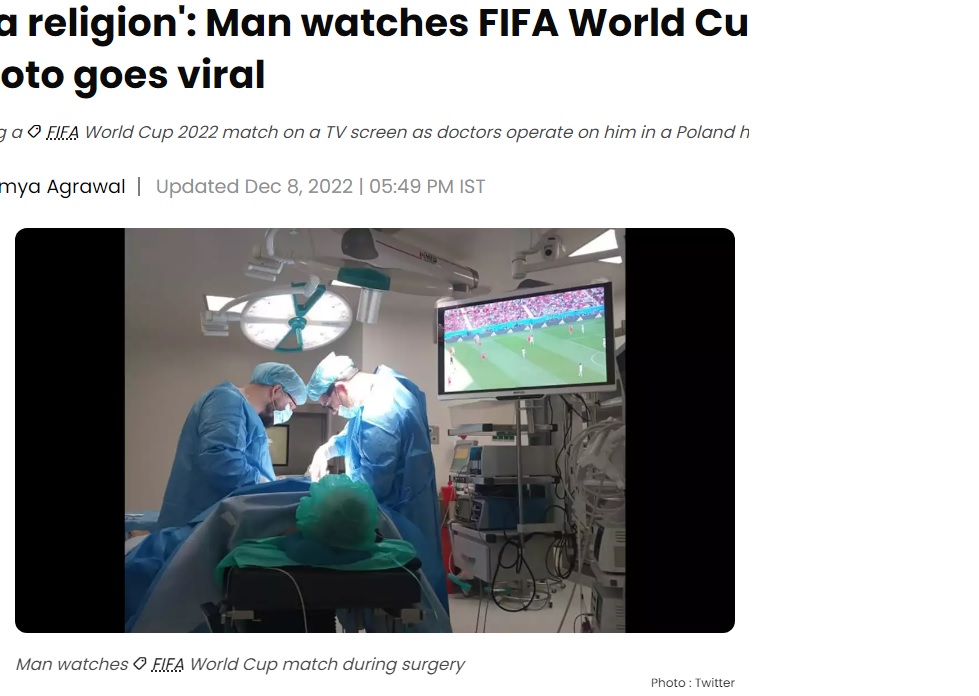 男性患者のワールドカップへの熱意にビックリ（画像は『Times Now　2022年12月8日付「‘Football is a religion’: Man watches FIFA World Cup match during surgery, photo goes viral」（Photo : Twitter）』のスクリーンショット）