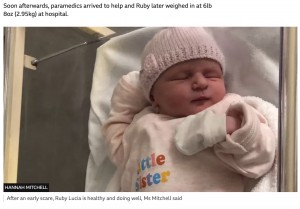 車内で誕生した女児（画像は『BBC News　2023年1月5日付「Aldridge woman gives birth on drive after being sent home from hospital」（HANNAH MITCHELL）』のスクリーンショット）