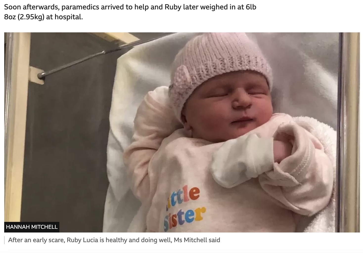 車内で誕生した女児（画像は『BBC News　2023年1月5日付「Aldridge woman gives birth on drive after being sent home from hospital」（HANNAH MITCHELL）』のスクリーンショット）