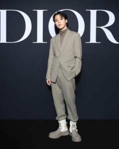 ディオールのアンバサダーを務めるBTS・ジミン（画像は『Dior Official　2023年1月20日付Instagram「Arriving at this afternoon’s」』のスクリーンショット）