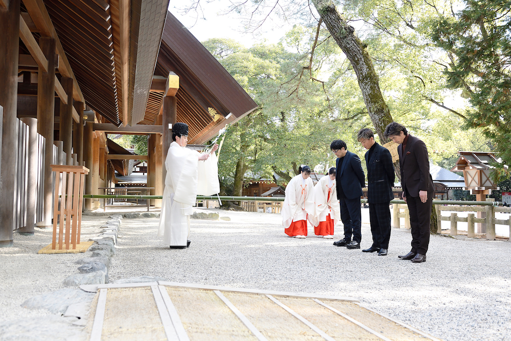 熱田神宮で大ヒット祈願をした大友啓史監督、木村拓哉、伊藤英明