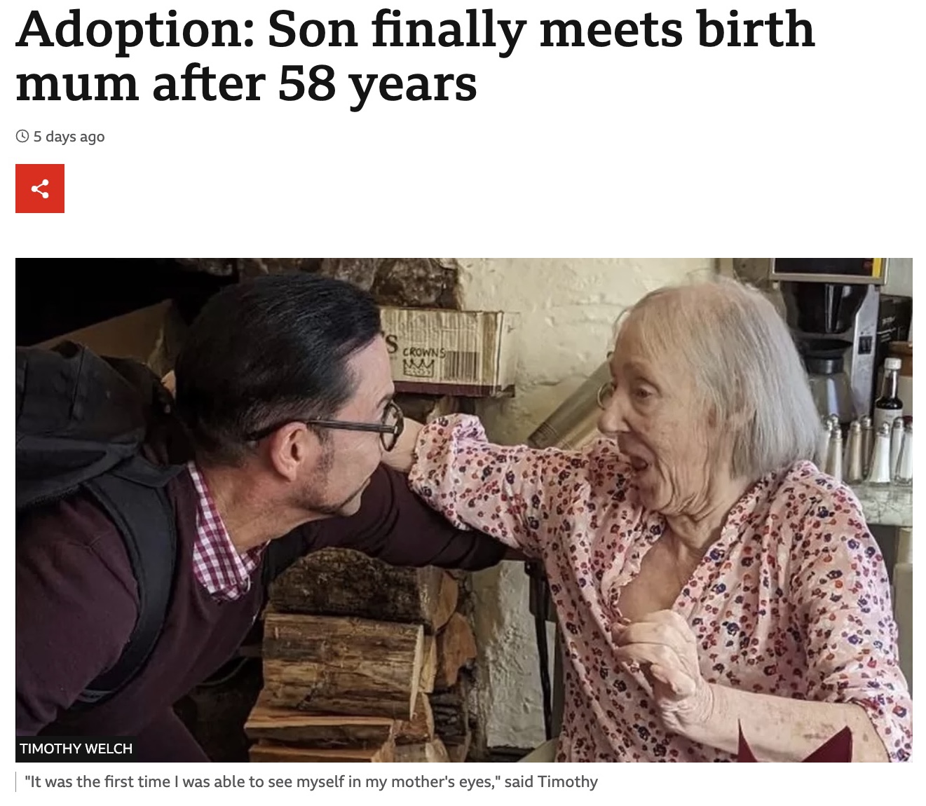 58年ぶりに再会した男性と実の母親（画像は『BBC　2023年2月5日付「Adoption: Son finally meets birth mum after 58 years」（TIMOTHY WELCH）』のスクリーンショット）