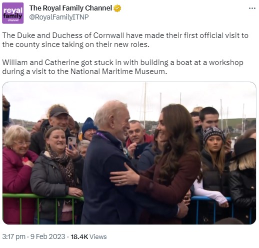 歴史の教師だったジムさんとの再会に感激する皇太子妃（画像は『The Royal Family Channel　2023年2月9日付Twitter「The Duke and Duchess of Cornwall have made their first official visit to the county since taking on their new roles.」』のスクリーンショット）