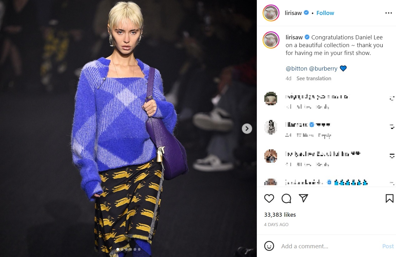 バーバリーのコレクションに登場したアイリス・ロウ（画像は『Iris Law　2023年2月22日付Instagram「Congratulations Daniel Lee on a beautiful collection」』のスクリーンショット）